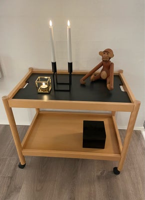 Rullebord, Mål 70 x 45 cm H : 59 cm 

















Søgeord : retro bord rullebord sommerhus møble