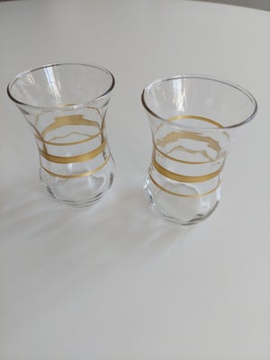 Glas, 2 glas m. guldstreger, 



rummer 1 dl ( 1,5 cm. fra kanten ). Har lidt ridser i guldstregerne