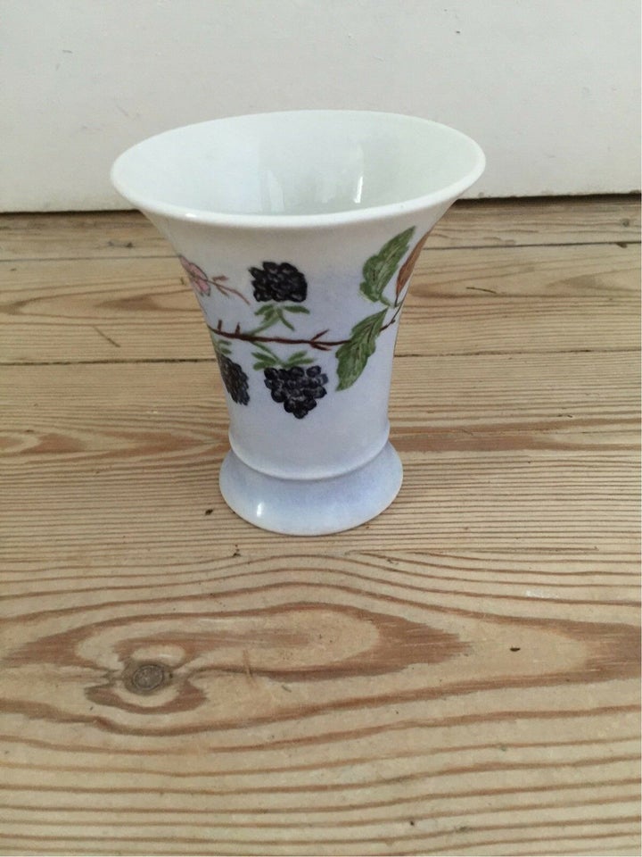 Porcelæn, Vase med brombær