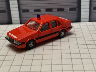 Modeltog, LR-BILER, 1:87,  Mazda 626 brandbil   , Wiking
BIL Nr : 6808  - Modelbil i str. HO (1:87) 