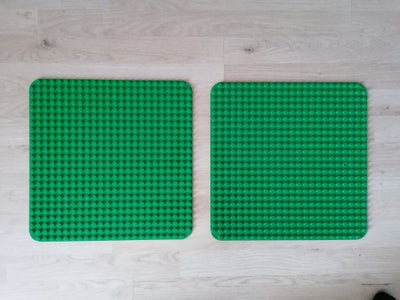Lego Duplo, 2 stk 100.- store Byggeplader, 38 X 38 cm
