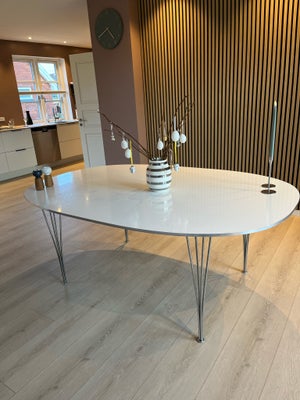 Spisebord, Laminat spisebord, forkromede ben , Piet Hein super-ellipse bord  , b: 120 l: 180, Et rig