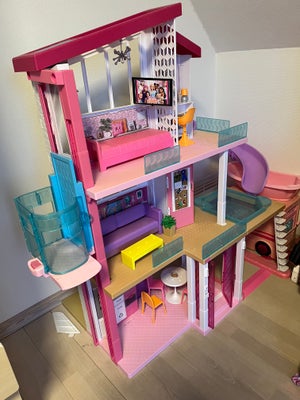 Barbie, Dreamhouse, Kæmpe Barbie-hus i rigtig fin stand fra røg- og dyrefrit hjem. Huset har 8 forsk