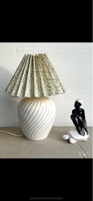 Lampe, Vintage, Italiensk Vintage lampe

Stor keramik lampe med fineste guld swirl - H 40 cm inkl fa
