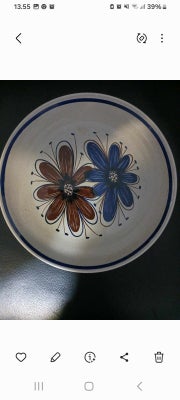 Porcelæn, tallerken, Florry, Det smukke stel Florry har lysegrå glasur med blomster i blåt og brunt 