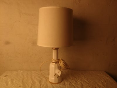 Anden bordlampe, Søholm, klassisk Heiberg lampe. første sortering fra Søholm. tilspidsende skærm i k