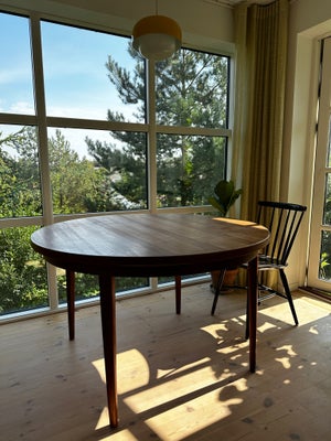 Anden arkitekt, bord, Smukt rundt spisebord af teaktræ fra1960'erne med to tillægsplader. 
Købt på L