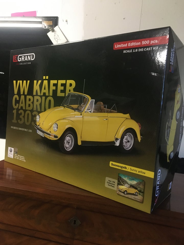 Modelbil, VW Volkswagen Convertible 1303, skala 1/8