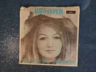 Single, Mary Hopkin, Those Were the Days/Turn Turn Turn, Apple 2

En af de første musikere der blev 