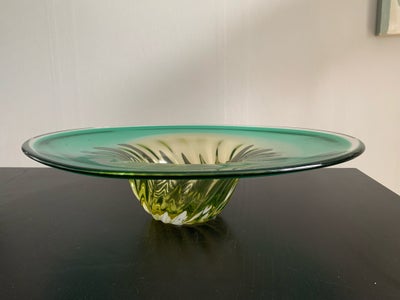Glas, Skål, Ældre, fantastisk flot oval glasskål i grøn og gul sælges. Uden signatur/mærke. Skålen m