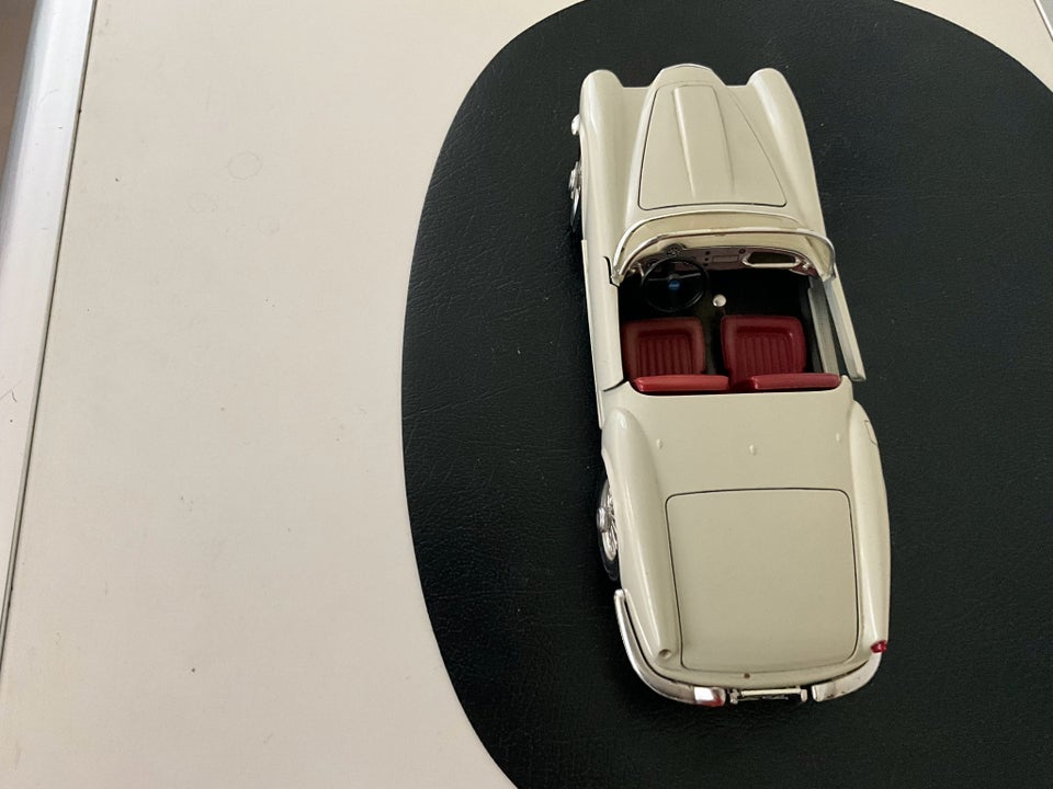 Modelbil, Bburago Lancia Aurelia B24 Spider 1955, skala 1 :