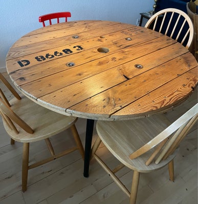 Spisebord, Træ , Kabel spisebord, b: 120 l: 120, AFVENTER 
Super fedt spisebord af en kabeltromle sæ