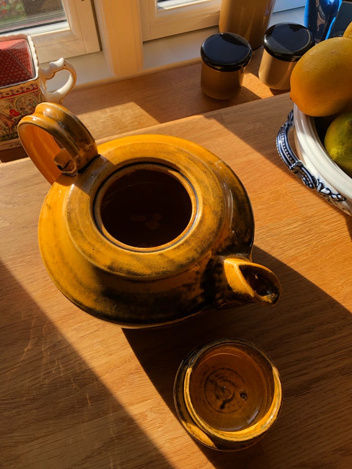 Kähler te kande, Keramik, 100 år gl.