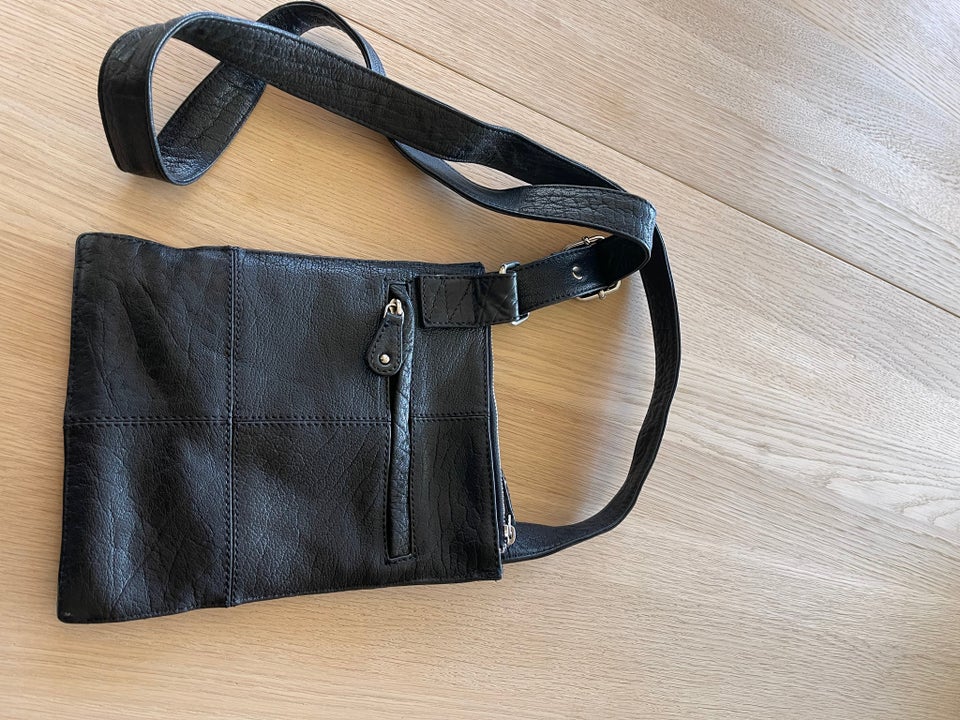 Crossbody, Nova