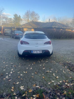 Opel Astra, 1,6 T 180 Sport GTC, Benzin, 2012, km 147000, hvid, træk, klimaanlæg, aircondition, ABS,