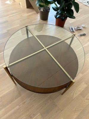Glasbord, West Elm, b: 80 l: 80 h: 44, Selling coffee table / sofabord. 80 cm Ø. 44 cm tall. In grea