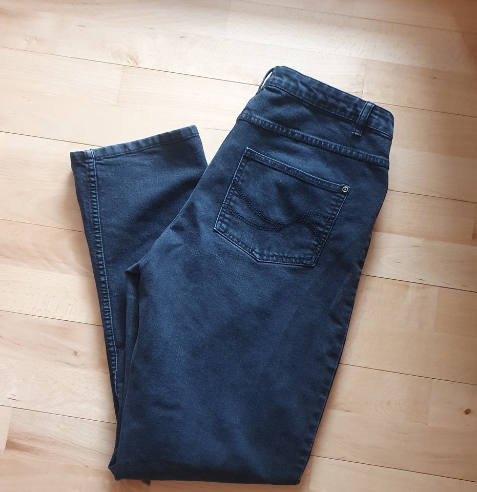 Jeans, Basic collection, str. 42