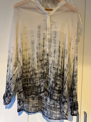 Skjorte, By Second Female, str. 38, Råhvid/sort, Polyester, Ubrugt, Fin skjorte, str M.
Ubrugt (stor