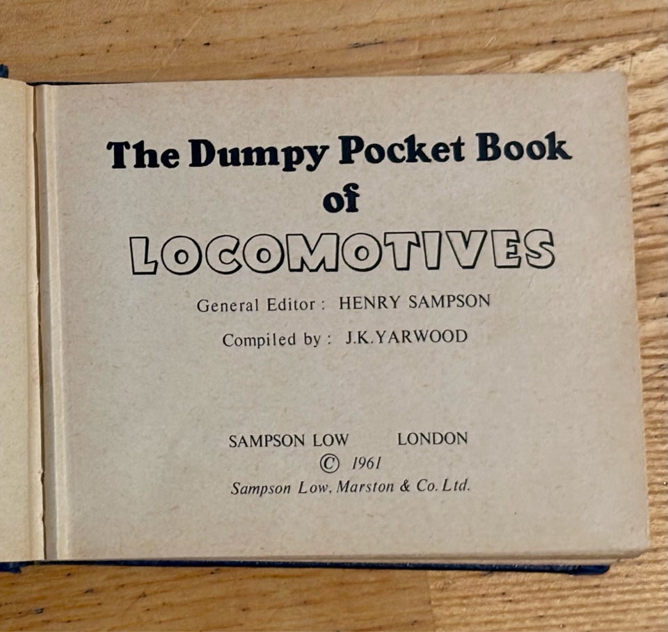 The Dumpy Pocket Book of Locomotives , Henry Sampson, emne: