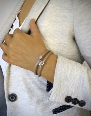 Armbånd, læder, Dige Designs, Fint læderarmbånd fra Dige Designs med magnetlås. Armbåndet er lavet i