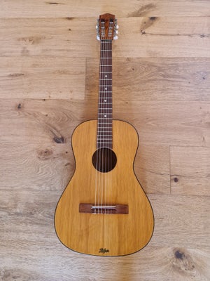 Parlor, Höfner 512, Lille folk-/parlor guitar fra Höfner, model 512, produceret mellem 1950 og 1953.