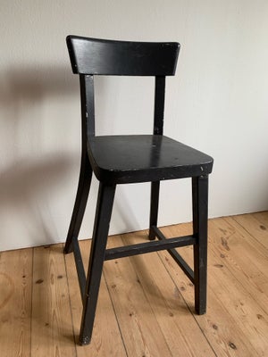 Antik gammel barnestol i Eg, Lille fin gammel Egetræs gråmalet stol 74,5 cm høj , sædemål 28,5 cm x 