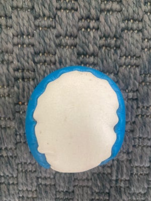 Bold, Lille læderbold, Ukendt, Fin lille læderbold i hvid og blå
Dis 5 cm
RETRO fra 80’ erne
