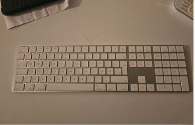 Tastatur, 
Apple trådløse genopladelige , God

Afhenter pris FAST PRIS