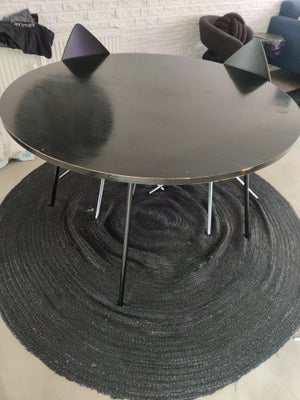 Spisebord, MDF m. Sort finer, Sofakompagniet, Ø120 - Sælger dette runde spisebord. Bordet har lidt s