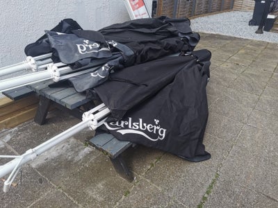 Parasol, Carlsberg, To stk helt nye parasoller hvor der står Carlsberg på.
De ligger stadig i papkas