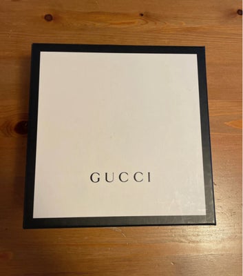 Bælte, Gucci, str. 75,  Sort,  Læder,  God men brugt, Jeg sælger et bælte fra GUCCI, som kun er brug