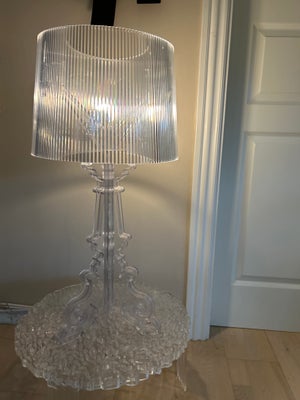 Anden arkitekt, Kartell, Bordlampe, Kartell Bourgie Bordlampe

Bourgie lampen er en bordlampe fra Ka