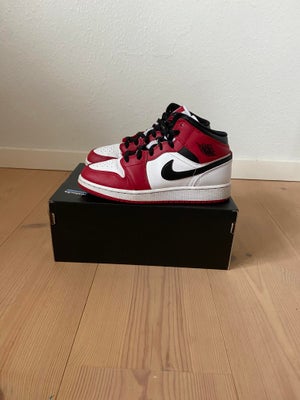Sneakers, str. 38, Nike Jordans,  Hvid sort og rød,  Læder,  Næsten som ny
