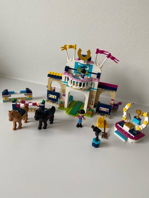 Lego Friends, 41367, Lego Friends hestesæt.
Der mangler en enkelt lyserød klods (se sidste billede)