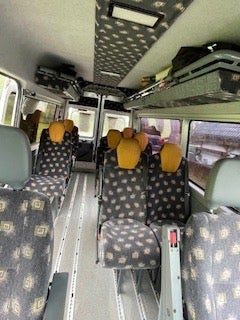 9 personers bus m. Lift brugt til handicapkørsel.