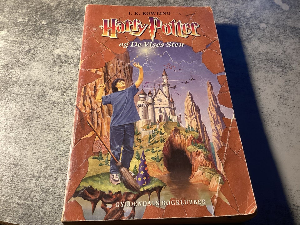 Harry potter og de vises sten , J K Rowling kk32, genre: roman