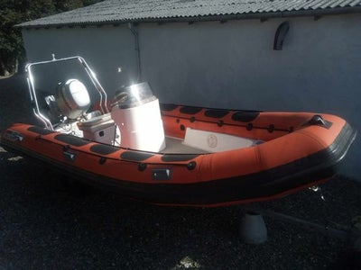 Styrepultbåd, valliant, 17 fod, sælger min båd da jeg ikke får den nok i vandet.
båden er en Valiant