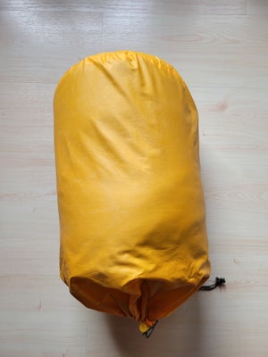 Sovepose, af ældre dato, mærket Ajungilak. I flot stand
