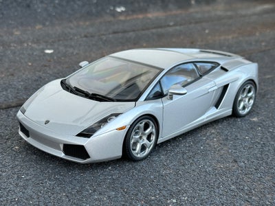 Modelbil, AUTOart Lamborghini Gallardo, skala 1/18, I rigtig fin stand udover at den mangler Lamborg