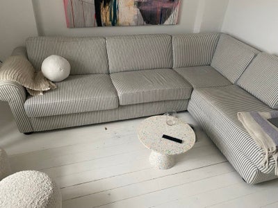 Sofa, Fin stribet sofa. 
Måler cirka 3 m x 2 m.
Betrækket er aftageligt og kan derfor komme i vaskem