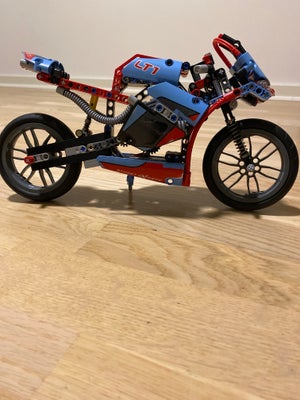 Lego Technic, Sælger Lego nr 42036. Den er samlet og kan skilles ad. Den fejler intet. Bare generelt