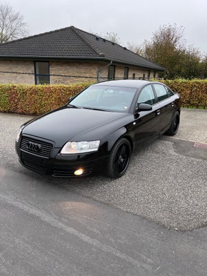 Audi A6, 2,4 V6, Benzin, 2004, km 356000, 4-dørs, Suveræn Audi a6 2.4 Benzin 2 År til syn?

Flot Og 