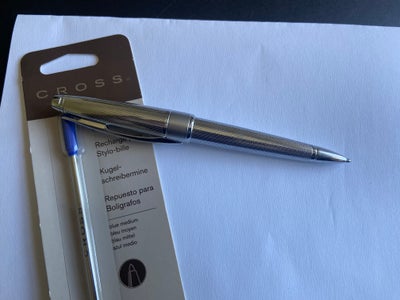 Kuglepenne, Cross Ballpoint pen, 

Cross Ballpoint pen i brushed steel.

Kommer med 4 ekstra refills