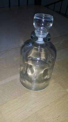 Glas, Karaffel	, Med låg
Højde uden låg: 16,5 cm 
Kan indeholde op til 900 ml
Næsten ubrugt

Prisen 