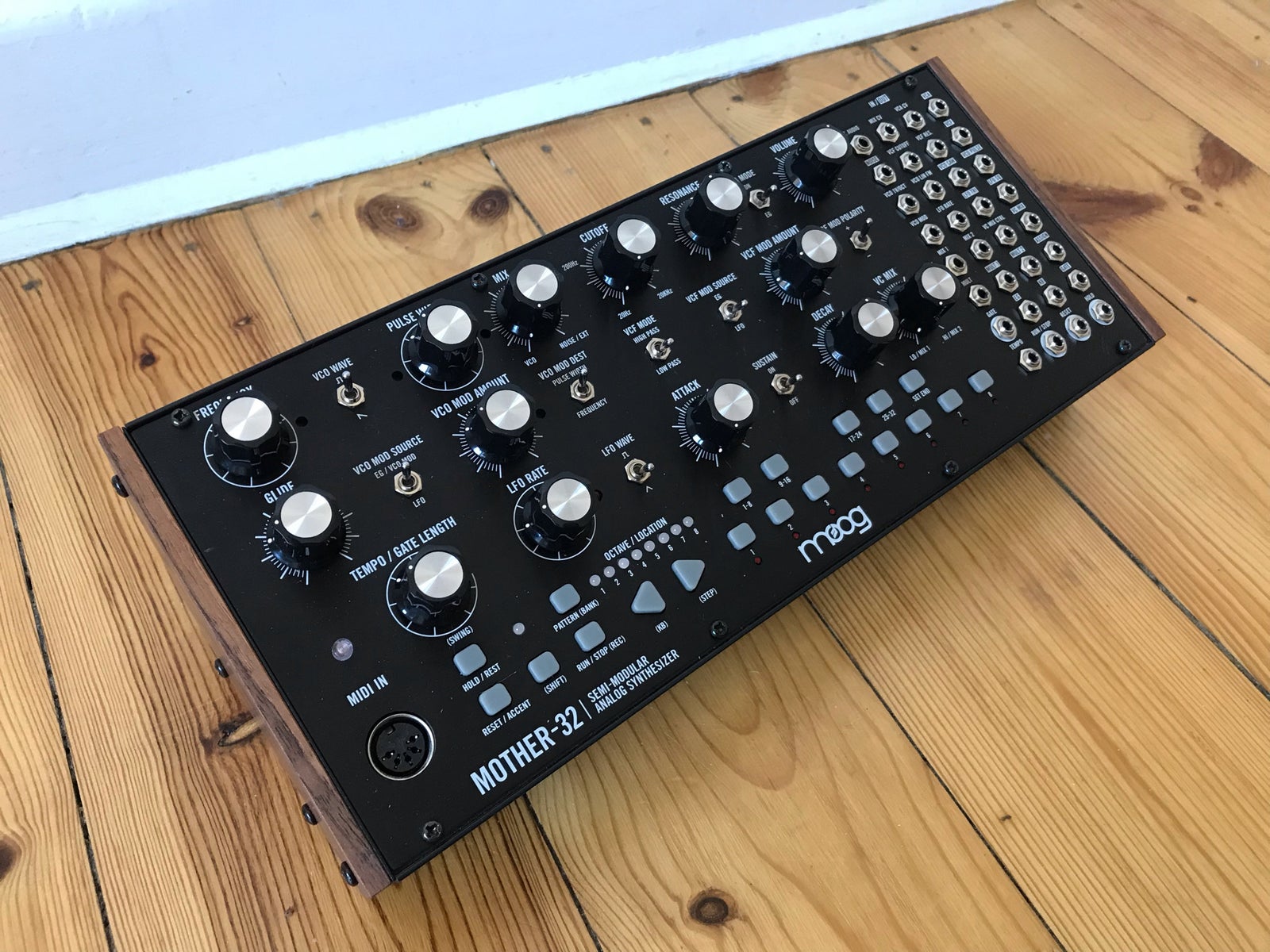 Synthesizer, Moog Mother-32