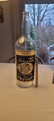 Flasker, Stor gammel flaske. Irish Whiskey. Højde 50 cm. Etiketten vender på hovedet.