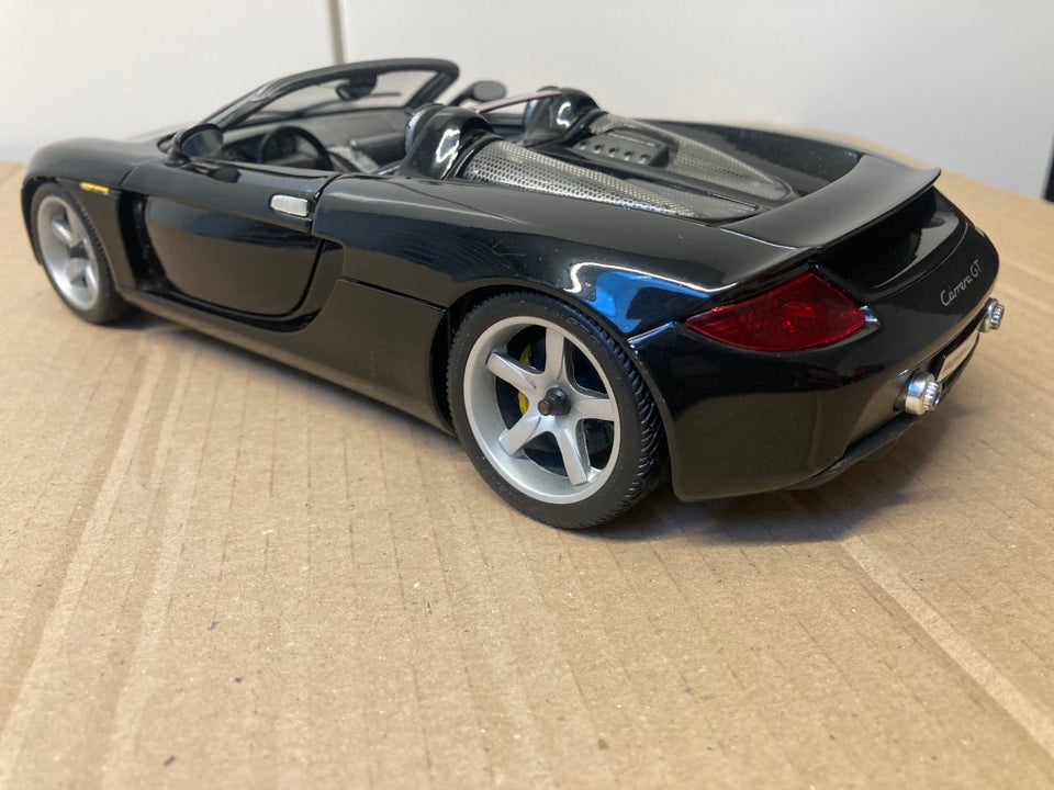 Modelbil, Porsche Carrera GT 1/18, skala 1:18