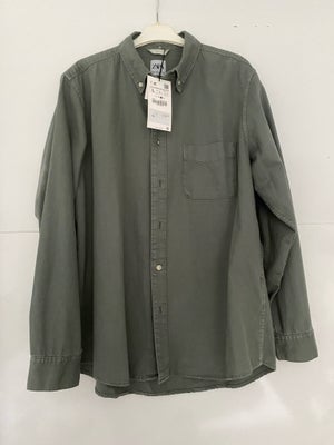 Skjorte, Zara, str. L,  Grøn,  100% bomuld,  Ubrugt, Ny pæn grøn skjorte, med brystlomme, lukkes med