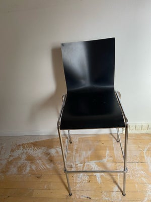 Barstole Chairik, Engelbrechts, 4 barstole i formpresset krydsfiner med stålben. God siddekomfort. S