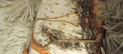 Halskæde, andet materiale, Halskæde i 18krat guld i halskæde er 45cn lang 